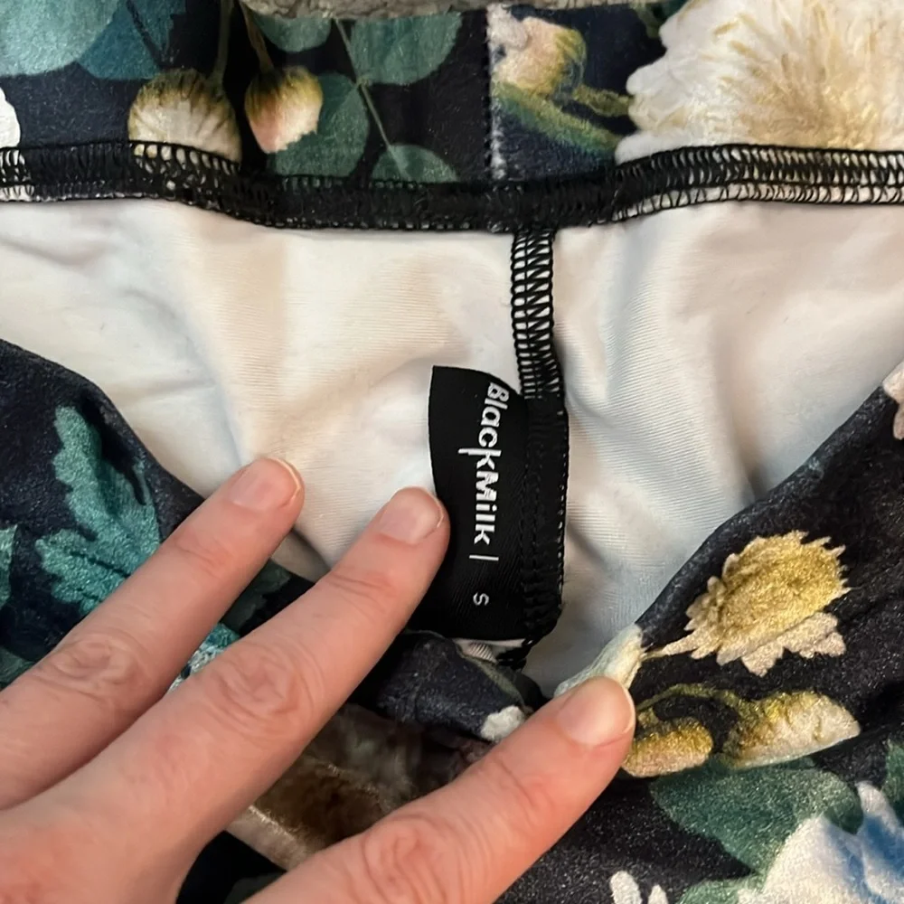 Blackmilk Floral High-Waisted Velvet Leggings (S) - Picture 3 of 3